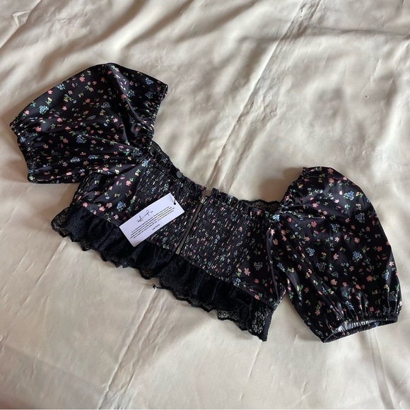 NEW! For Love And Lemon- Black Deep V Floral Dainty Lucy Crop Top Size Large - Picture 6 of 6